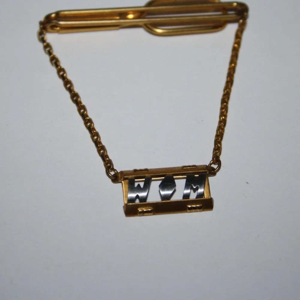 💛🔠 Vintage Gold “WM” Tie Clip by Swank (2